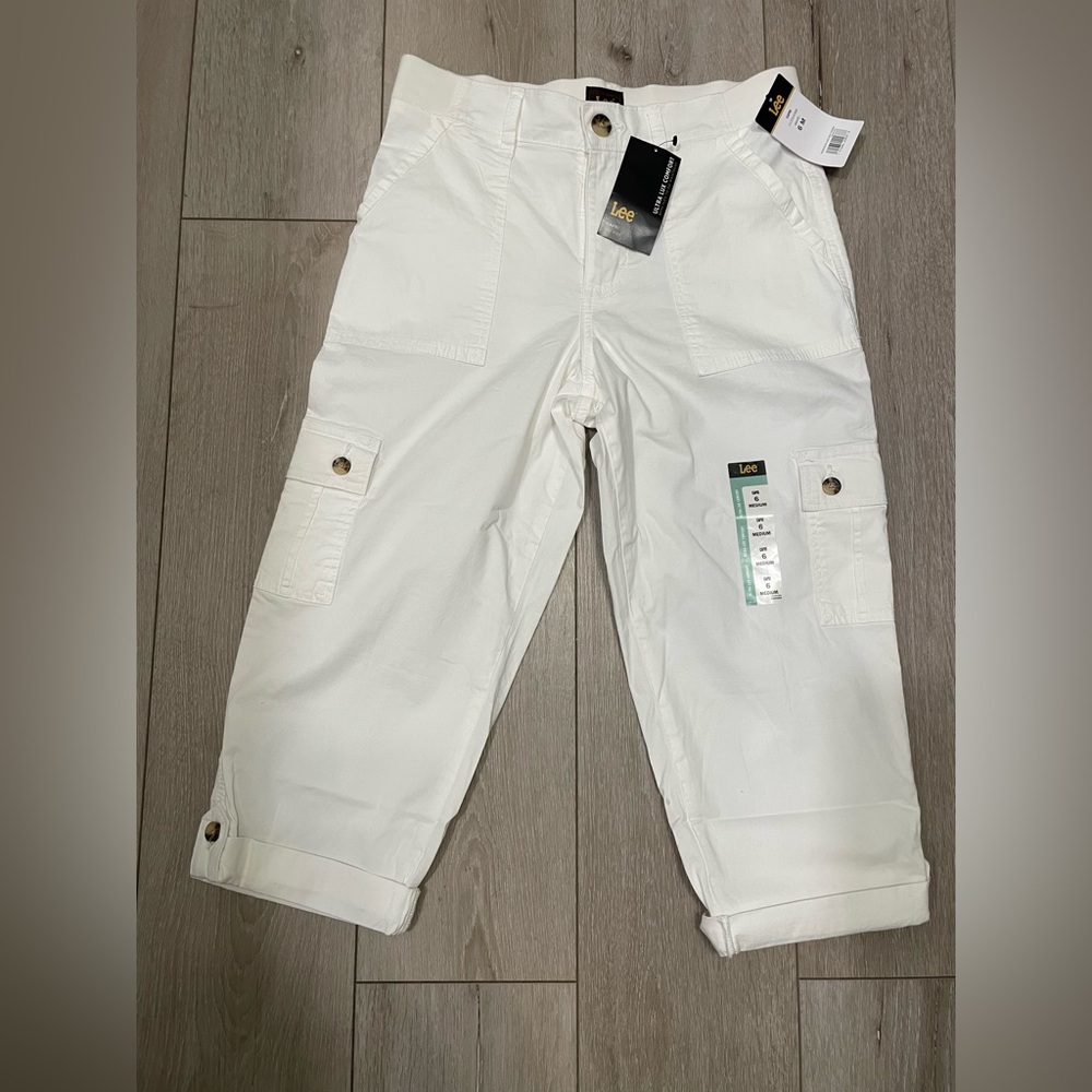 Women's Lee® Flex-To-Go Cargo Mid Rise Capri Pants ULTRA LUX COMFORT Size 6 - Picture 2 of 7